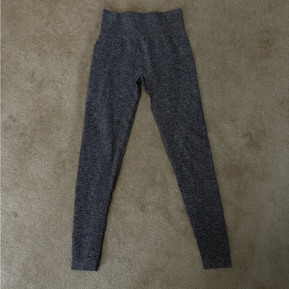 Chic Gray Textured Leggings